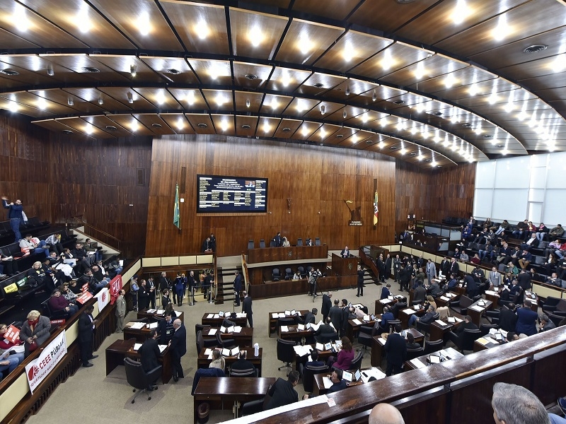 Autorizações para privatizações da CEEE, CRM e Sulgás são aprovadas na Assembleia Legislativa do RS